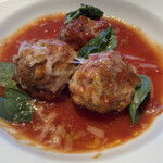 A16 - 追加で頼んだポークのミートボール トマトソース煮込み グラナパダーノチーズ添え 3ピース 990円