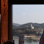 伊予灘ものがたり - 車窓から見えた大洲城(2023年3月)