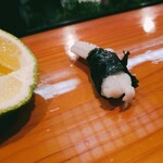 大海寿司 - 海苔で巻いてるよ