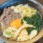 Kurechi Udon - ◯くれちうどん(並)¥650×2…馬肉、茹でキャベツ、ワカメ、油揚げ、生卵入り。