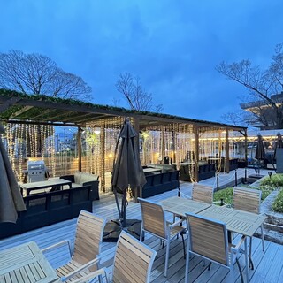 ソファー席でゆったりくつろぎながら過ごす至福のひととき