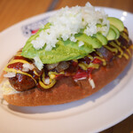 SKOOKUM HOTDOG DINER - スクーカムホットドッグ