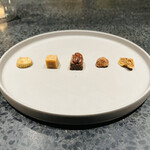 イチリン ハナレ - ◎東方美人サブレ、黒胡麻生キャラメル、山椒ガトーショコラとピーカンナッツ、マカダミアンナッツ、ドライフルーツ