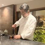 イチリン ハナレ - ◎齋藤シェフが紹興酒のオン・ザ・ロックを作ってくれた。