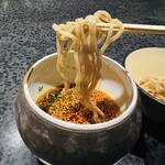 イチリン ハナレ - ◎よだれ鶏のタレに山椒麺をつけて食べる。