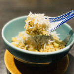 イチリン ハナレ - ◎米はパラパラでシラスと良く合う。絶品チャーハン！