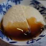 宇豆基野 - 15分ほどおいてできあがったくみ上げ豆腐に醤油餡。