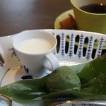 宇豆基野 - デザートは豆乳の杏仁豆腐とよもぎ餅。