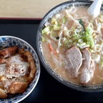 斉華 - 豚骨味噌ラーメンセット(1,100円也) とうとう値上げの波が‥