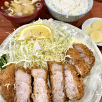 Tonkatsu Fukuyama - ご飯も十分大盛り。芯まで刻まれたワイルドキャベツ