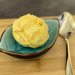 葵禅カフェ＆バー - コースデザートの安納芋のアイスクリーム。