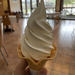 高原の時計台 - 六呂師高原のソフトクリーム 450円