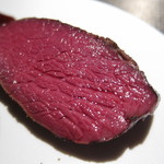 エクアトゥール - 夏鹿のロティ　フランボワーズと黒胡椒のソース 