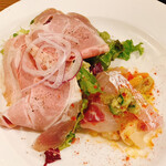 ビストロ カフェ デリ ポキナ369 - 自家製スモークハムとカルパッチョのオードブル