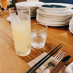 ビストロ カフェ デリ ポキナ369 - リンゴジュース