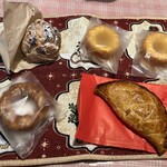 Youkaichiteien Isetou - 左上から時計回り　シュークリーム　焼きドーナツ　デニッシュドーナツ　長野アップルパイ
