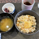 鉄板焼なにわ - ガーリックライス桜海老入り（＋800円）