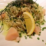 アポロカフェ - [夏季限定]冷製ホタテのよもぎ　ジェノベーゼ風パスタ　880円