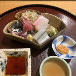 日本料理 太月 - 量少なめコース２３１００円。直前に藁焼きした鰹は、香りもよく、大好物です♩ ポン酢、酒盗、あん肝醤油の三種タレも楽しいですね（╹◡╹）（╹◡╹）
