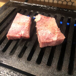 あか牛焼肉専門 和牛一頭流 肉萬 - 