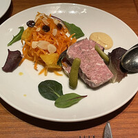 ルバーブ 大名古屋ビルヂング店 - 田舎風パテと人参サラダ