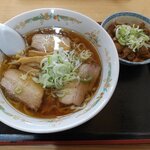 いそべ食堂 - 喜多方ラーメンとモツ煮小鉢