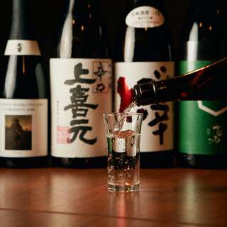 Assortment of products according to the season. [Sake] goes perfectly with Oyster.