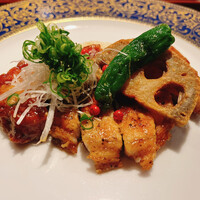 足利伊萬里 - 和牛ステーキ/南瓜/蓮根/獅子唐