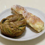 ドンク - 料理写真:抹茶のうぐいす豆ロール＆りんごとクリームチーズのシュガースティック