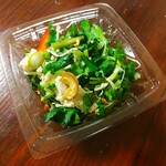 グリーングルメ - 料理写真:蒸し鶏とパクチーのやみつきサラダ