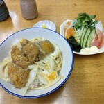 Heiwaen Shiyokudou - カツ丼とサラダ