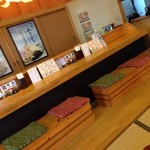 Senshuu - 平日開店３０分で、カウンターほぼ埋まっていました。