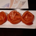 ごはんや あらじん - トマト。３つに分けてくれた？