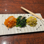 黒毛和牛焼肉 虎斑 - ナムルの盛り合わせ