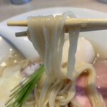 宍道湖しじみ中華蕎麦 琥珀 - 宍道湖しじみ中華蕎麦<塩>(1000円)にワンタン2個(100円)