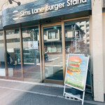 Sims Lane Burger Stand - 店舗前