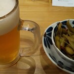 太平洋酒場 - 乾杯～。ピリ辛枝豆がルーティン。