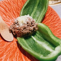 焼肉とみ 横浜関内店 - お通し　ピーマンと挽肉