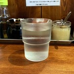 横浜家系ラーメン 三郷家 - 水。