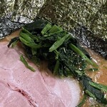 横浜家系ラーメン 三郷家 - ほうれん草。