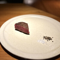 ヒノモリ - ⑥温度1℃～2℃で熟成させた経産牛の薪焼