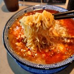 Fujiyama Gogoneo Ekkusu O Jan - 麺は細麺で普通な食感
                        
                        スープとしても甘みをほんのりと感じるけれど
                        僕的にはこの甘さは気にならない程度
                        
                        ほんのりと山椒の味わいも感じる
                        僕的には痺れは好きではないので
                        強くしなくて正解だった