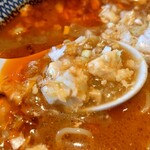 Fujiyama Gogoneo Ekkusu O Jan - 上に載ってる麻婆豆腐には
                        ミンチがゴロゴロ入ってて
                        ミンチの旨味も良い感じ。
                        XO醤の旨味（甘み）をちゃんと感じる味わい。