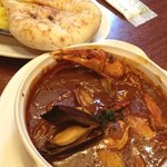 Roiyaru Hosuto - プールの帰りロイホで晩ごはん。
                        水遊びの後は焼肉かカレーが、無性に食べたくなります。
                        丁度カレーフェア開催中なので、ブイヤベースカレーを注文しました。
                        ナンとサフランライス付き。^o^
                        