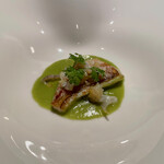 ラ・リリアーナ - 甘鯛オーブン焼き、グリーンピースのソース つぶ貝のソテー添え