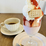 Ryu-my Cafe - アイスと生クリーム　いちごのムース
