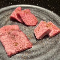 焼肉 いのうえ 国分寺店 - 上タン塩、厚切りカルビ塩、シンシン塩