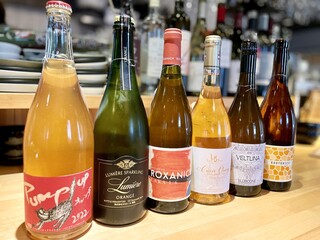 Tsukishima Kuimonoya Bisutoko - 近年日本でも大人気のオレンジワイン、世界各国様々なタイプを日替りでご用意！