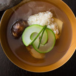 Hana sanshou - 9月は松茸と鱧の出逢い「松茸と牡丹鱧の清汁仕立」の煮物椀を御用意しております。