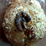 ららぱんや - クリームチーズクルミハチミツ（180円）